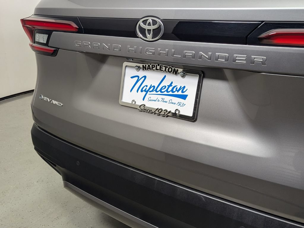 Used 2025 Toyota Grand Highlander AWD Hybrid image 9