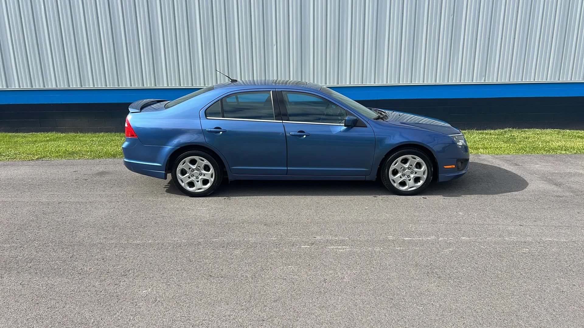 Used 2010 Ford Fusion SE FWD image 4
