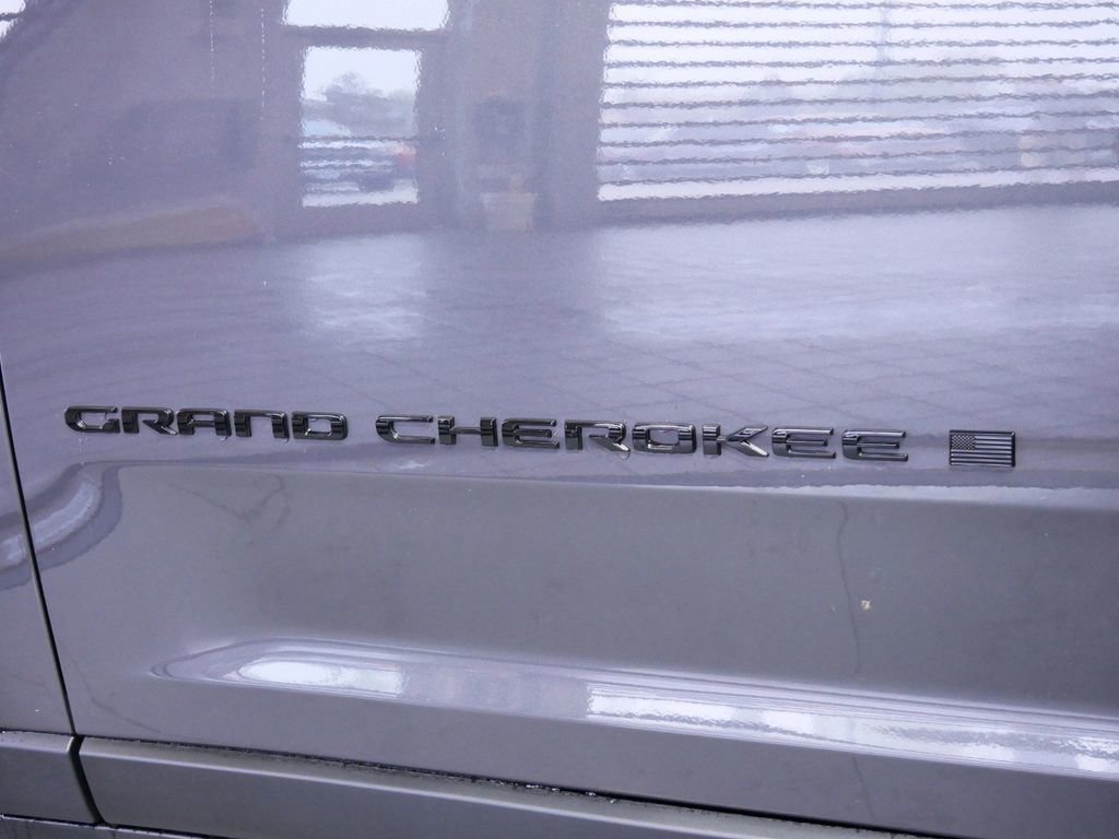 Certified 2024 Jeep Grand Cherokee Altitude image 18