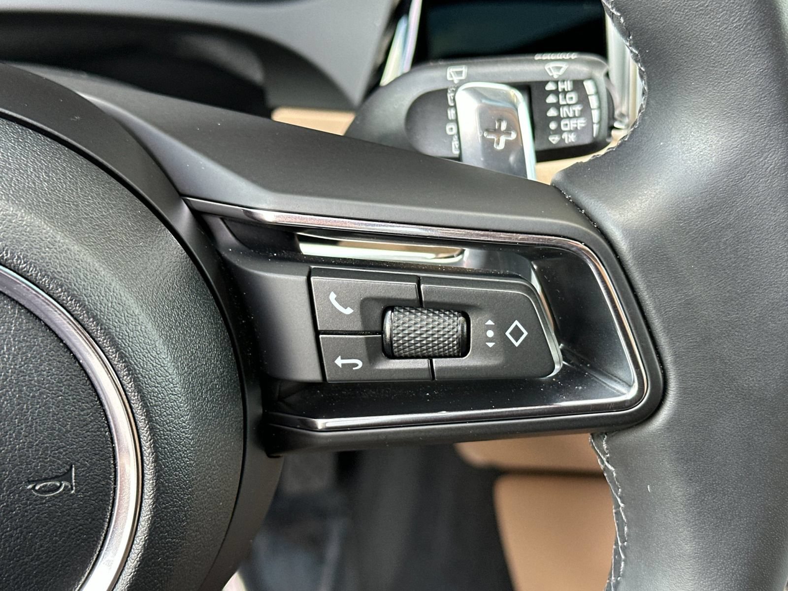 Certified 2026 Porsche Macan AWD/4WD image 30