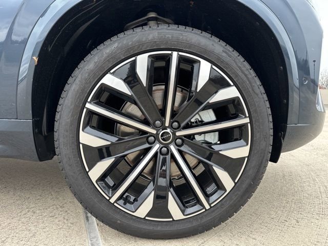 New 2026 Volvo XC90 B5 Plus w/ Protection Package Premier image 9