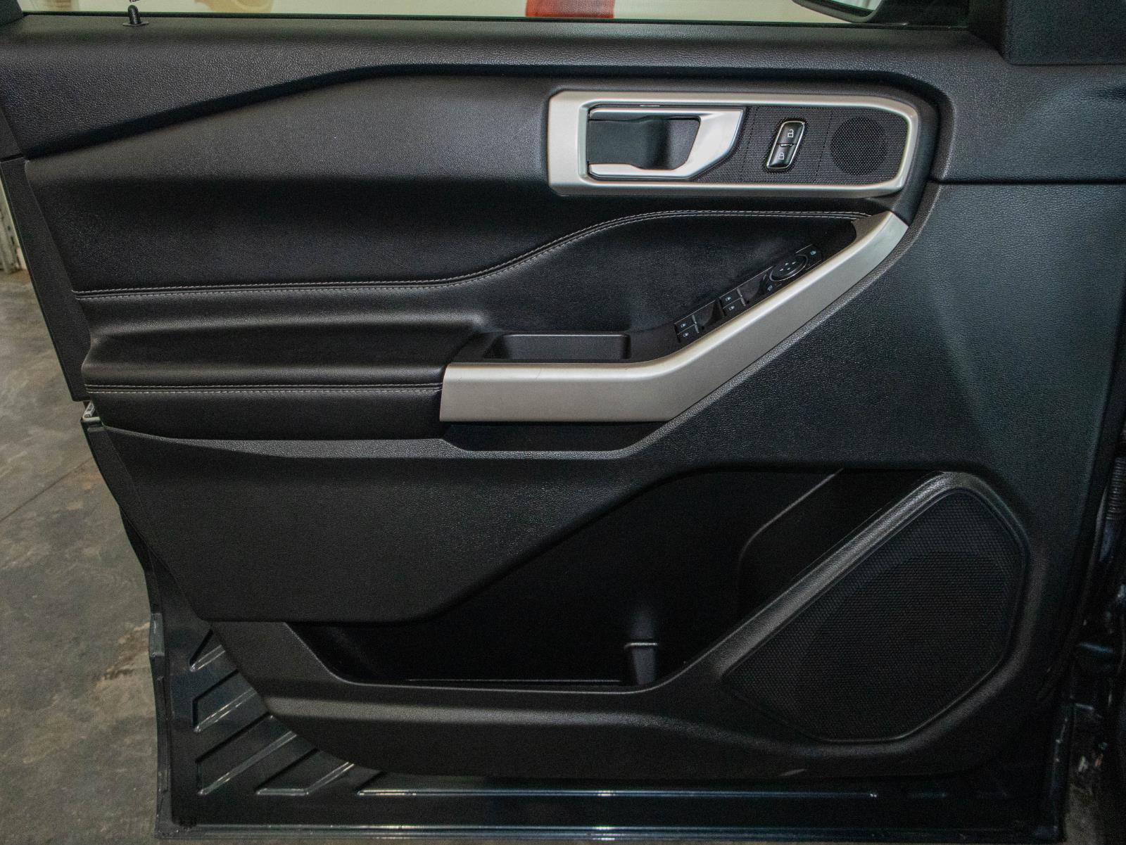 Used 2023 Ford Explorer XLT w/ Equipment Group 202A image 11