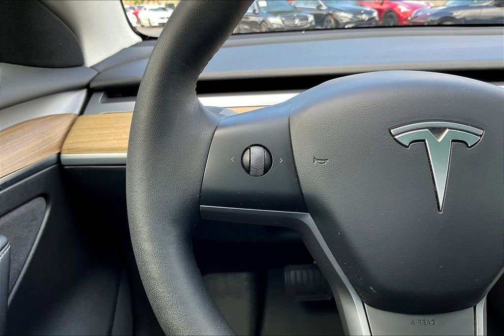 Used 2022 Tesla Model 3 Standard Range RWD image 11