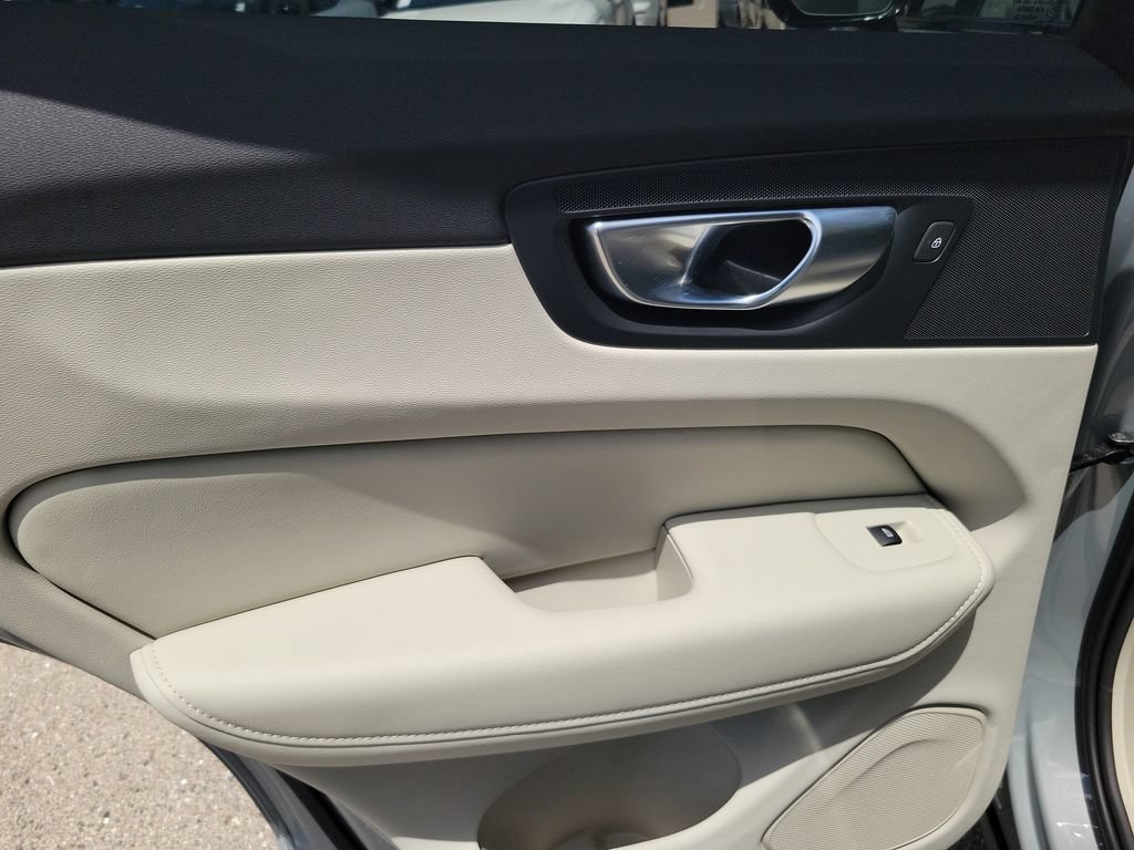 Used 2025 Volvo XC60 T8 Plus w/ Protection Package Premier AWD/4WD image 13