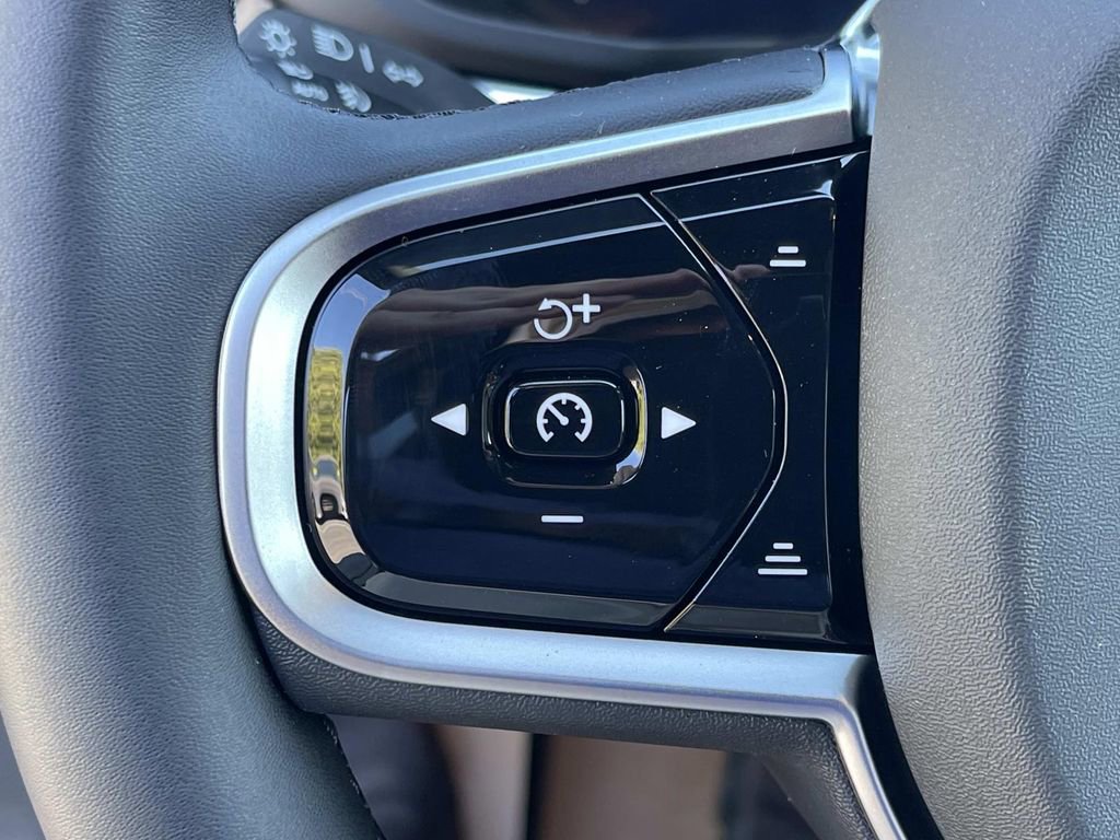 New 2026 Volvo XC60 B5 Plus w/ Climate Package image 32