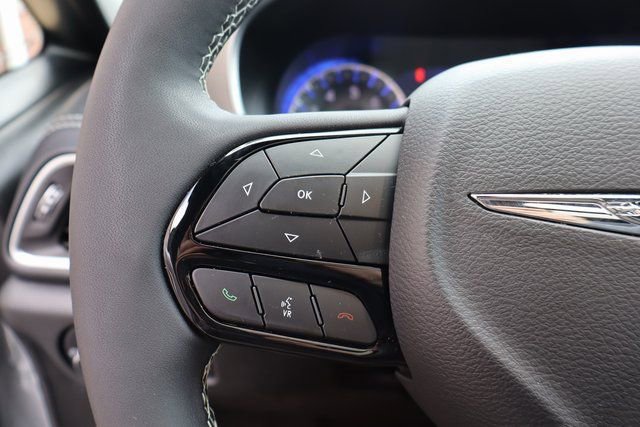 Used 2024 Chrysler Pacifica Limited w/ S Appearance Package image 13