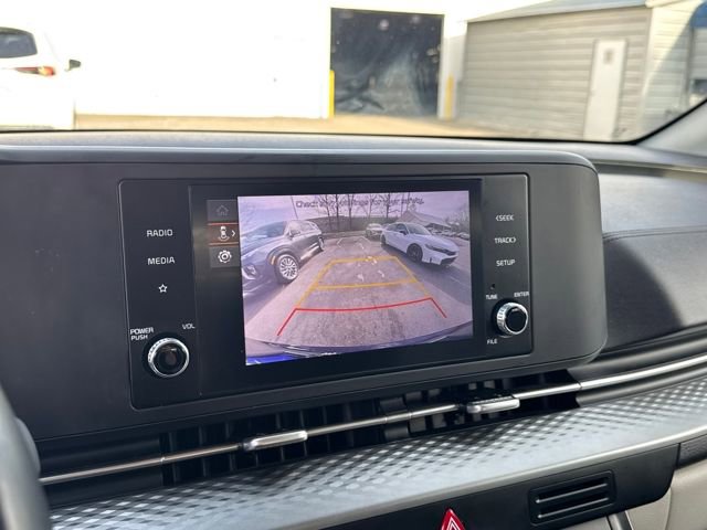 Used 2023 Kia Carnival LX image 20