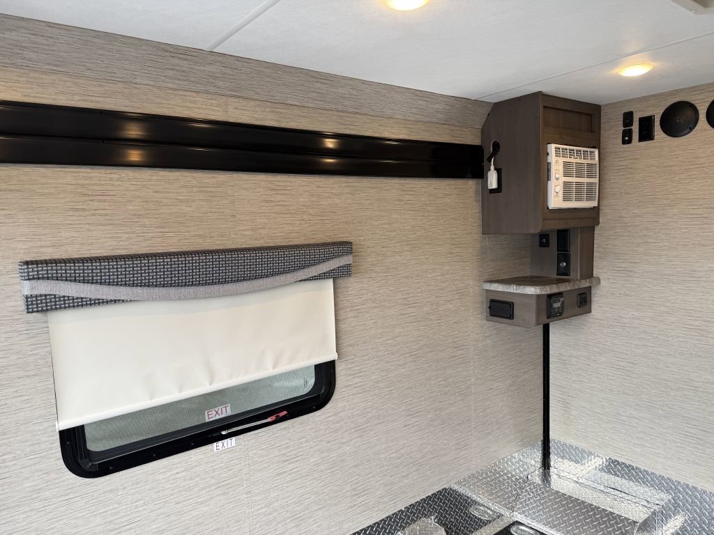 Used 2023 Ford E-450 and Econoline 450 Super Duty w/ Motorhome Prep Package image 45