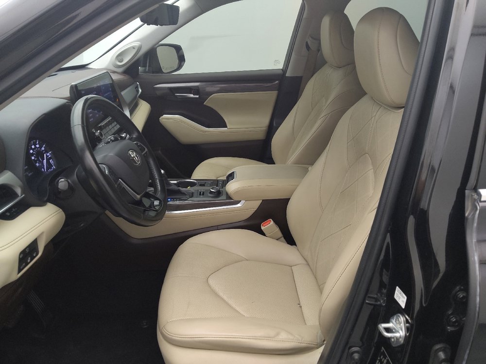 Used 2021 Toyota Highlander Platinum image 17