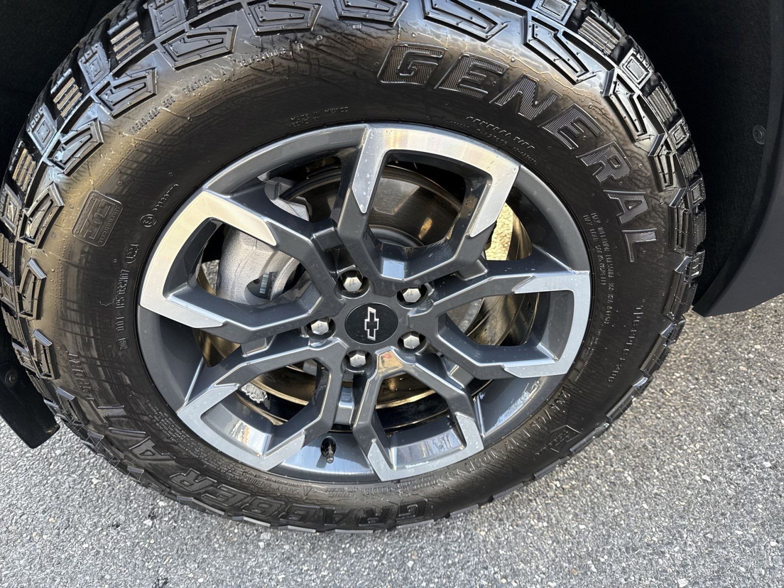 Used 2025 Chevrolet Equinox ACTIV w/ Convenience Package III image 10