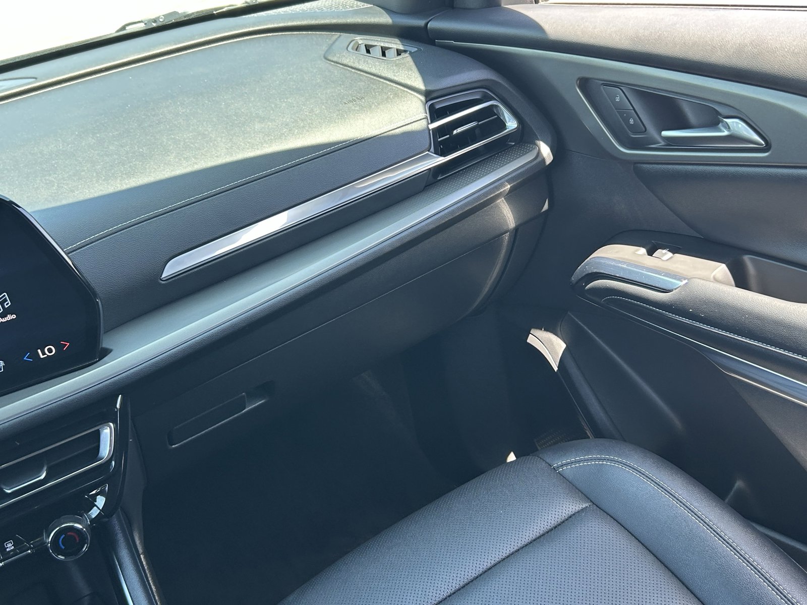 Certified 2025 Chevrolet Traverse LT FWD image 19