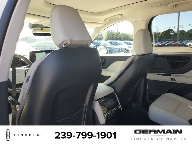 New 2026 Lincoln Aviator AWD image 21