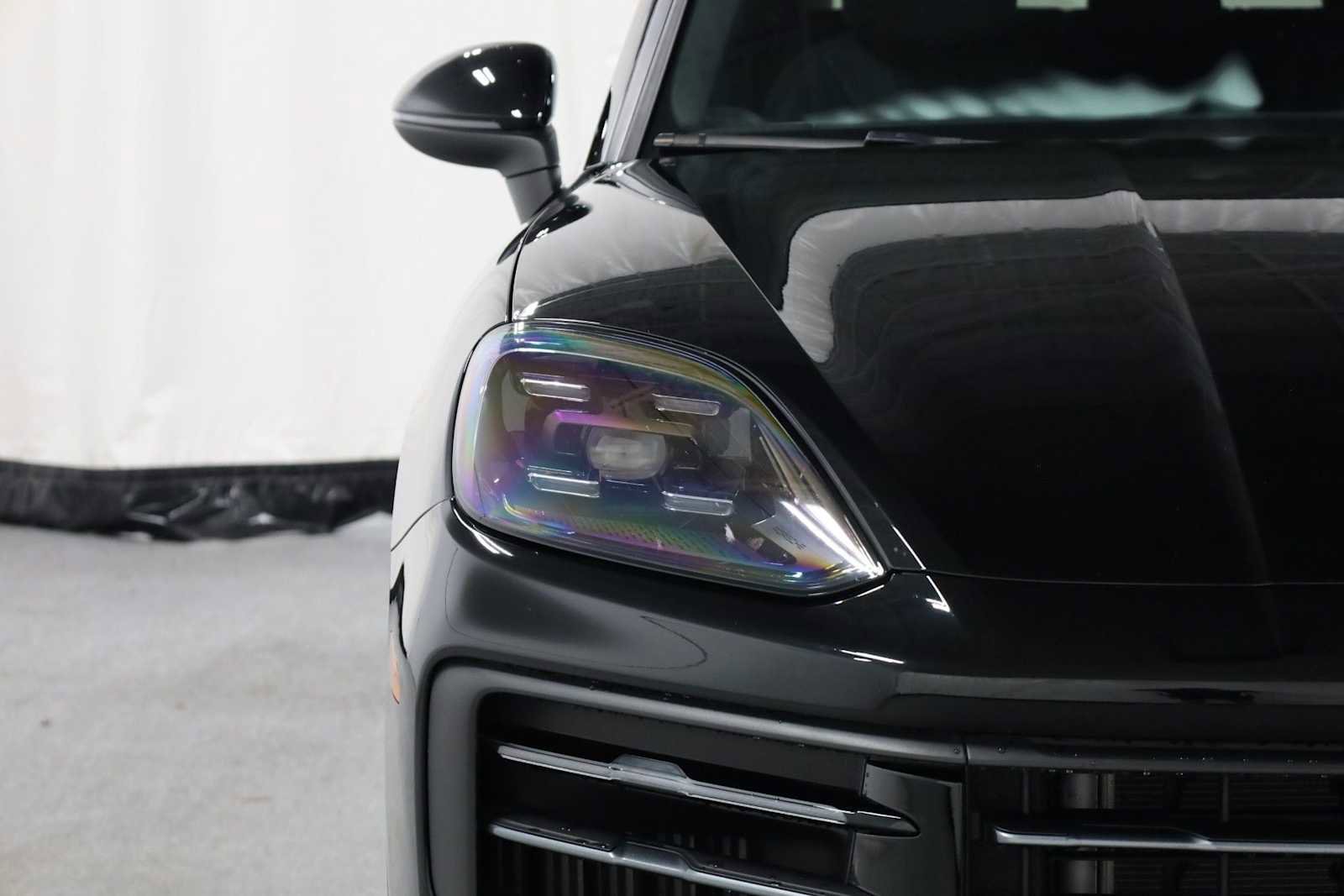 Certified 2024 Porsche Cayenne AWD/4WD image 15