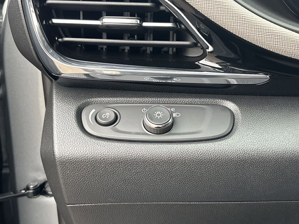 Used 2025 Buick Envista Avenir image 18