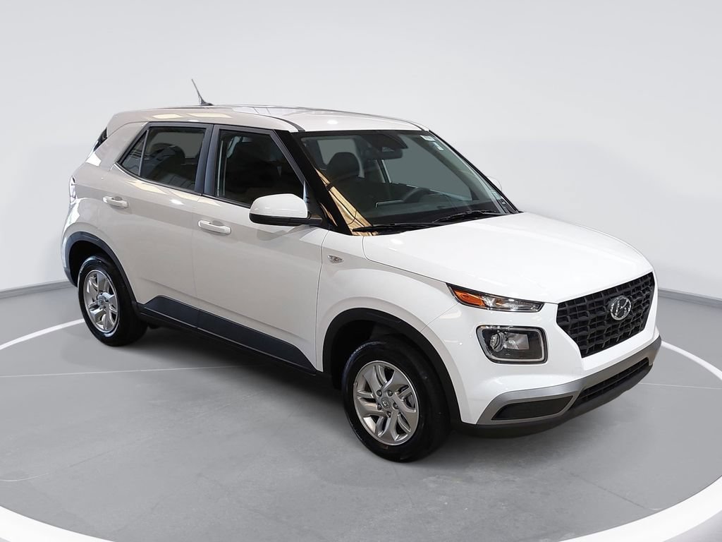 Certified 2025 Hyundai Venue SE FWD image 3