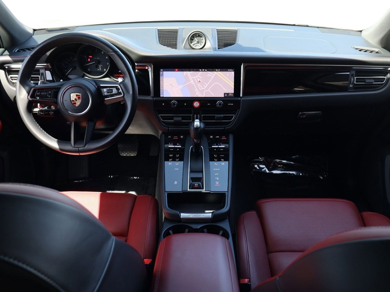 Certified 2023 Porsche Macan AWD/4WD image 21