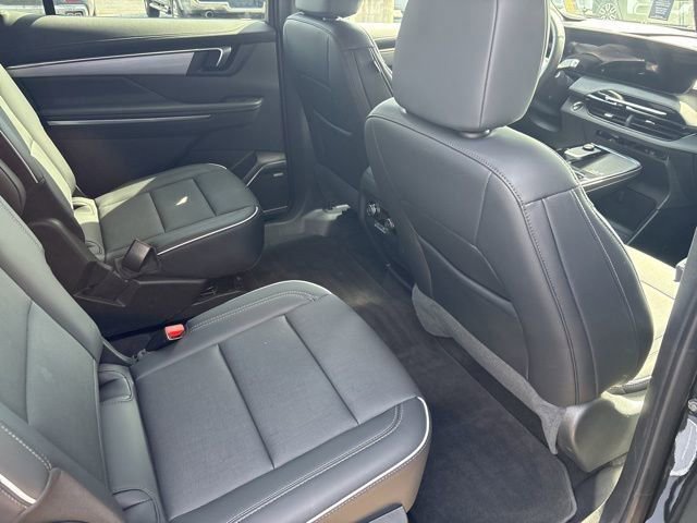 Used 2025 Buick Enclave Preferred AWD/4WD image 16