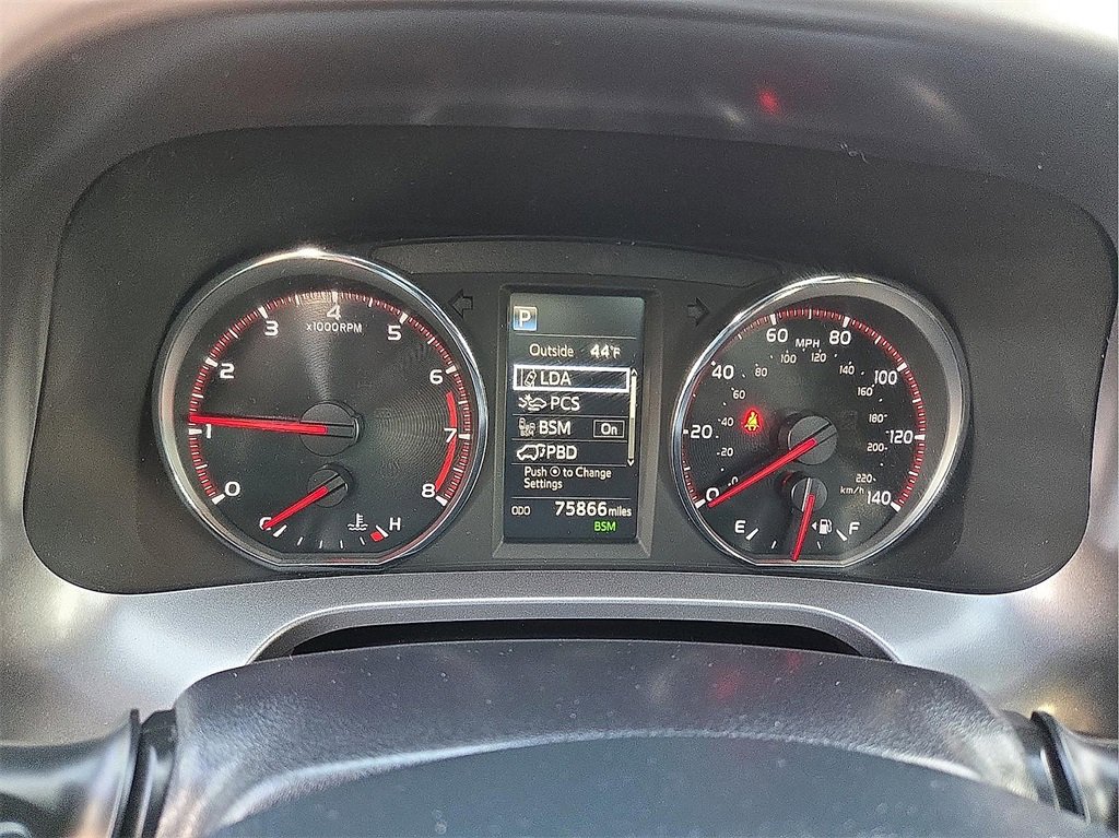 Used 2018 Toyota RAV4 SE image 17