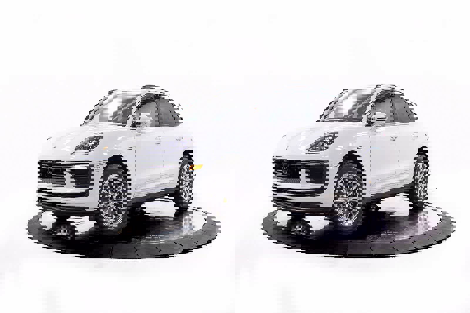 Certified 2026 Porsche Macan image 1