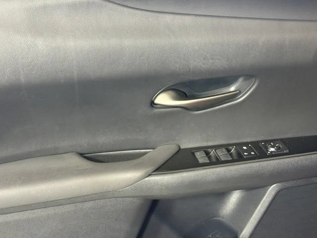 Used 2019 Lexus UX 250h AWD/4WD image 16