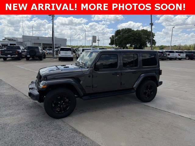 Used 2020 Jeep Wrangler Unlimited Sahara image 2
