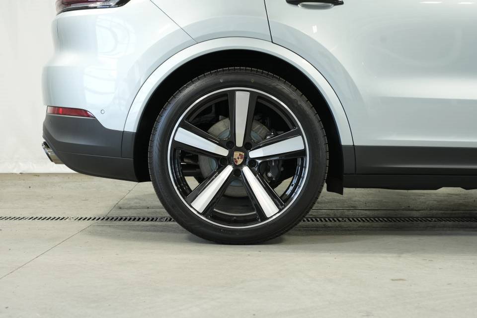 New 2026 Porsche Cayenne E-Hybrid Coupe image 40