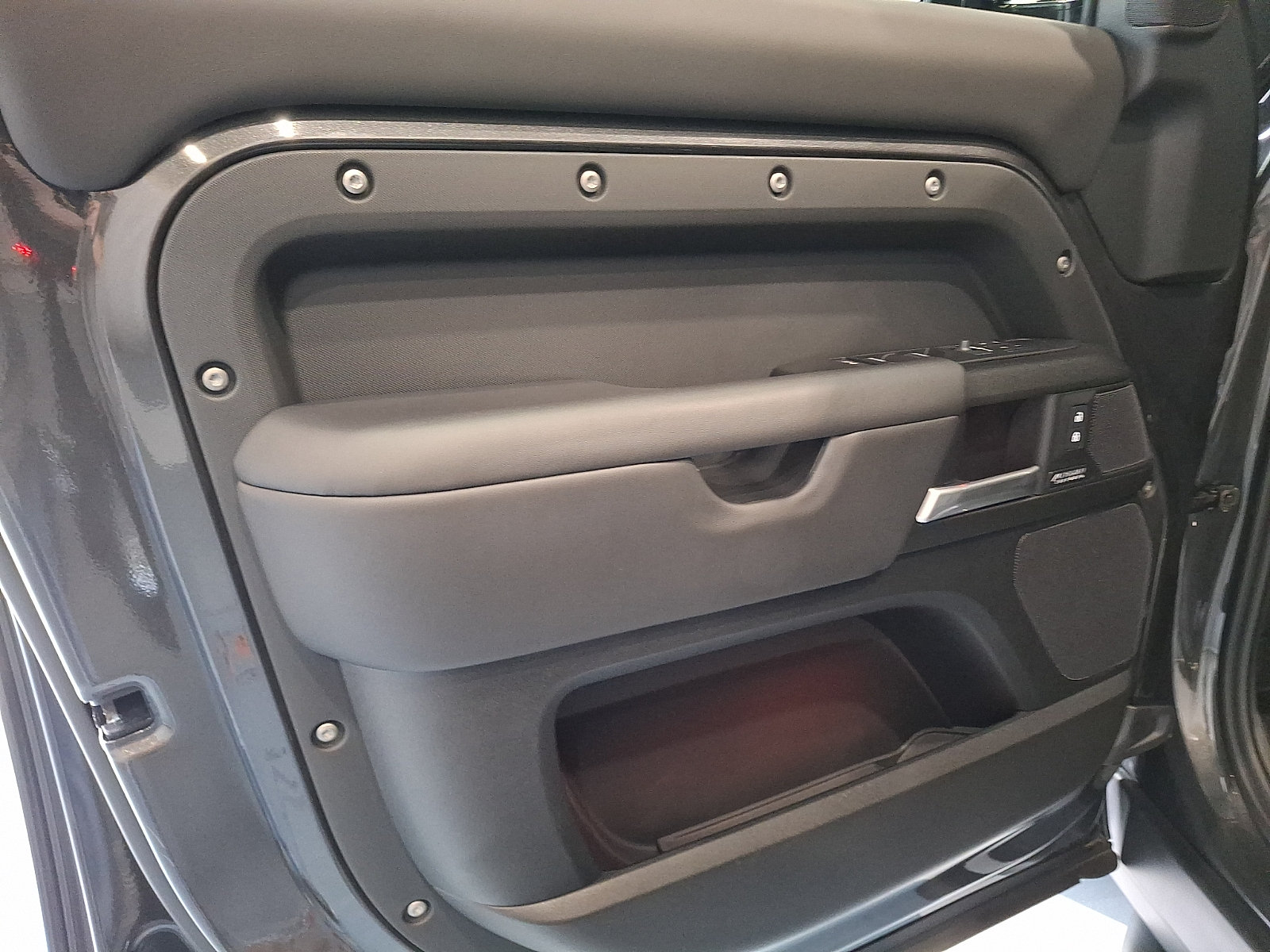 Certified 2025 Land Rover Defender 110 X AWD/4WD image 10