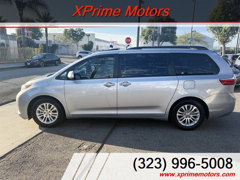 Used 2015 Toyota Sienna XLE w/ XLE Navigation Package FWD image 4