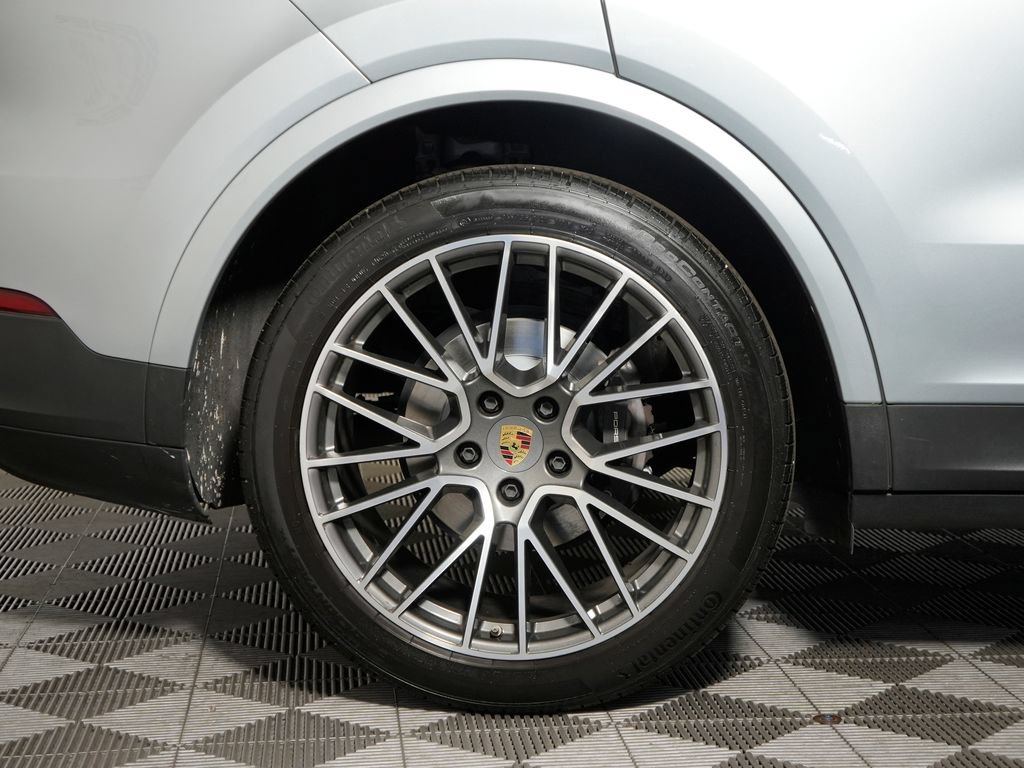 Certified 2023 Porsche Cayenne AWD/4WD image 15