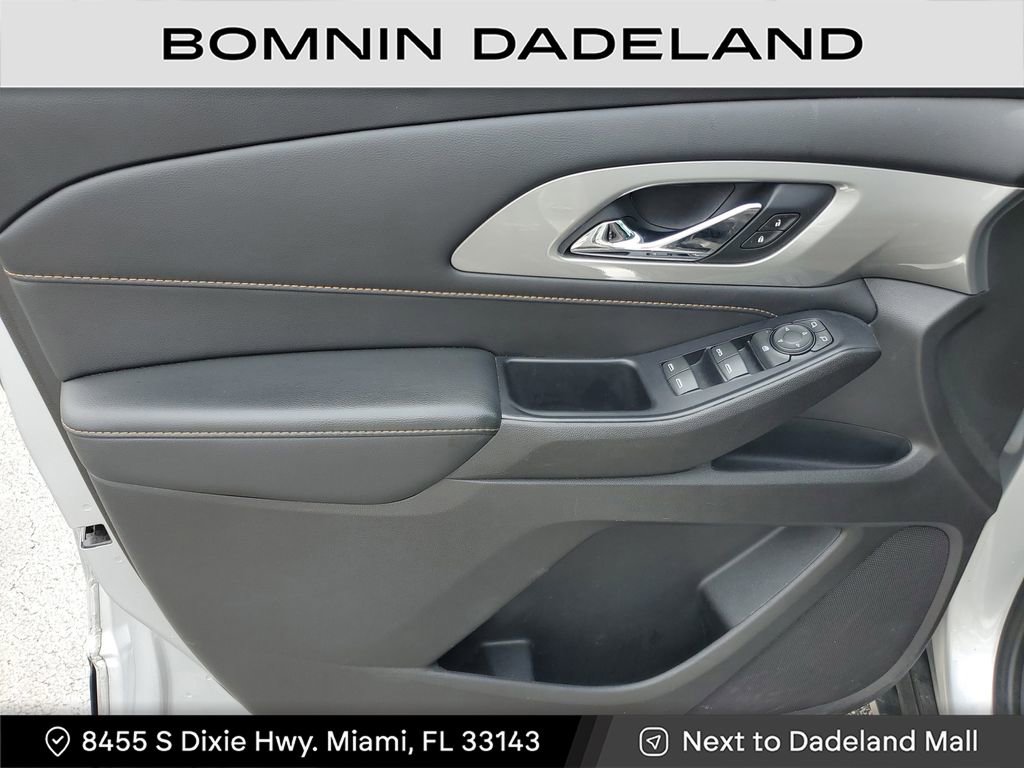 Used 2021 Chevrolet Traverse LT image 15