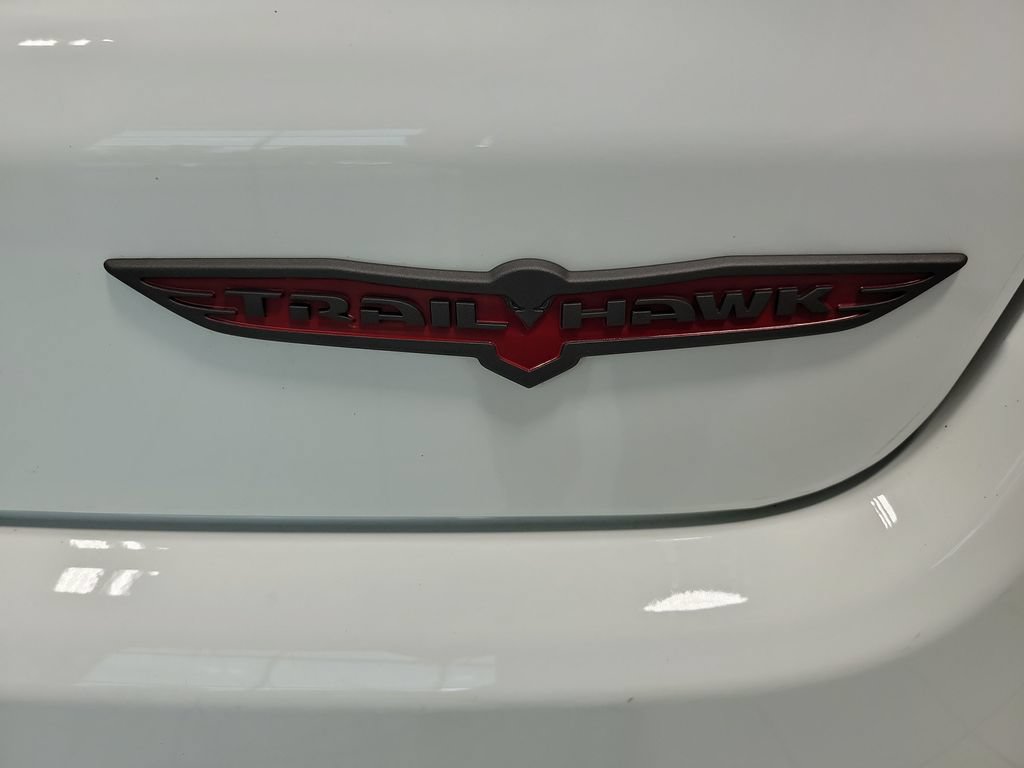 Used 2026 Jeep Compass Trailhawk AWD/4WD image 12