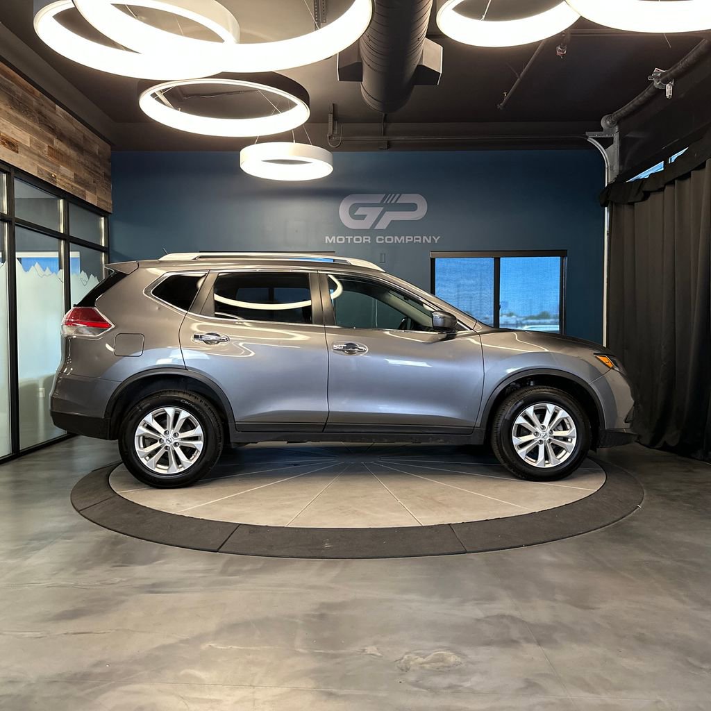 Used 2016 Nissan Rogue SV AWD/4WD image 2