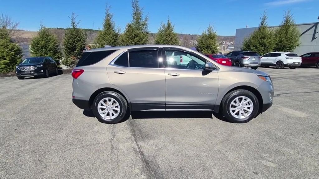 Used 2019 Chevrolet Equinox LT image 2