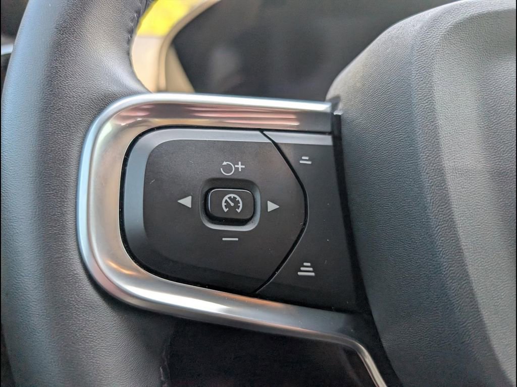 Used 2022 Volvo XC40 P8 Recharge Plus image 13