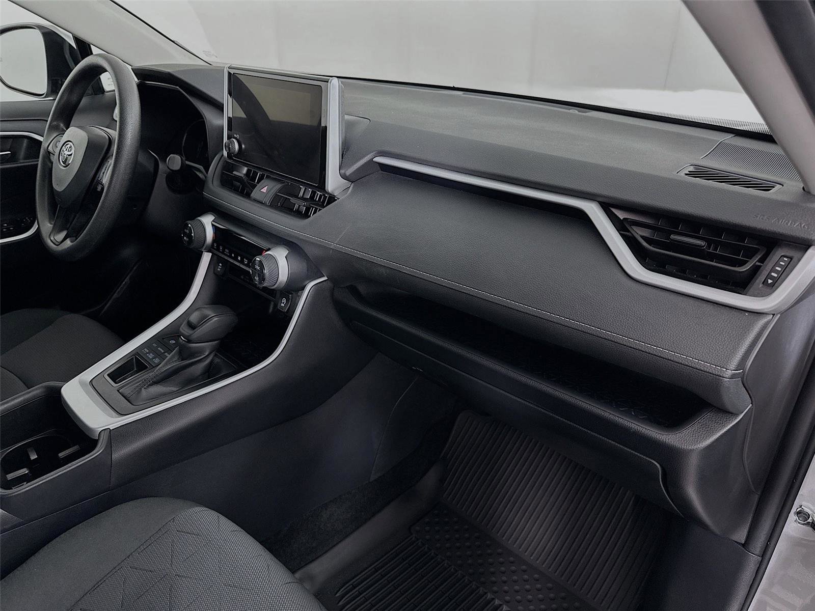 Used 2025 Toyota RAV4 XLE image 27