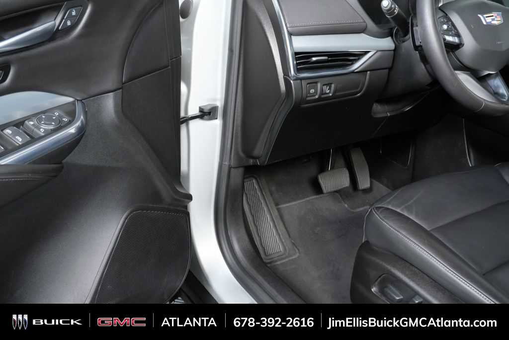 Used 2021 Cadillac XT4 Premium Luxury w/ Cold Weather Package image 6