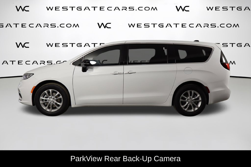 New 2026 Chrysler Pacifica Select FWD image 5