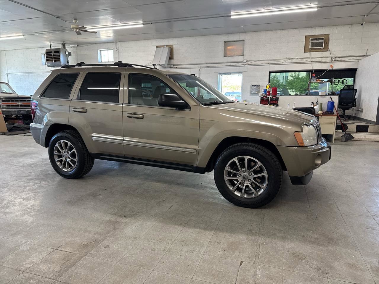 Used 2005 Jeep Grand Cherokee Limited AWD/4WD image 5