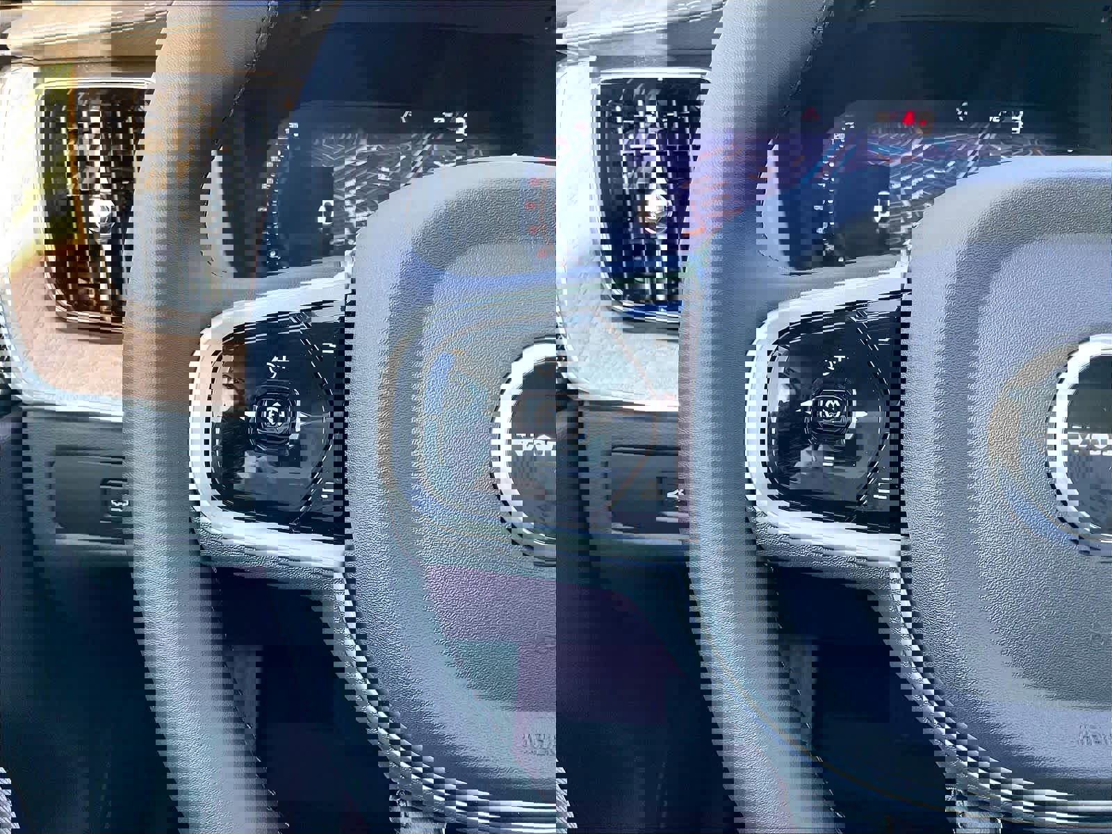 New 2026 Volvo XC60 T8 Ultra w/ Climate Package image 17