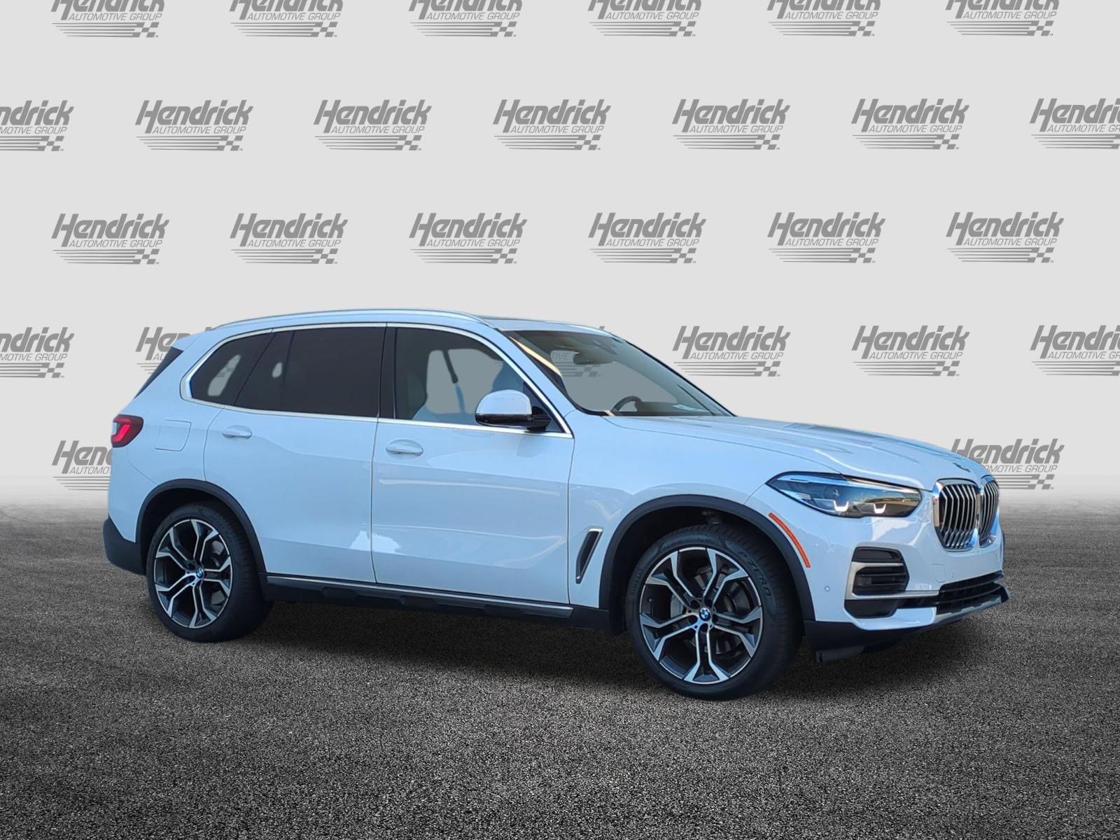 Certified 2023 BMW X5 xDrive40i w/ Premium Package AWD/4WD image 2