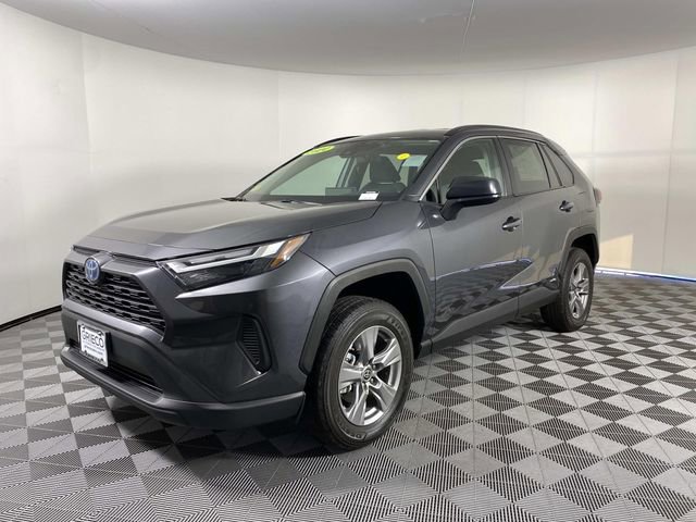 Used 2024 Toyota RAV4 LE AWD/4WD image 4