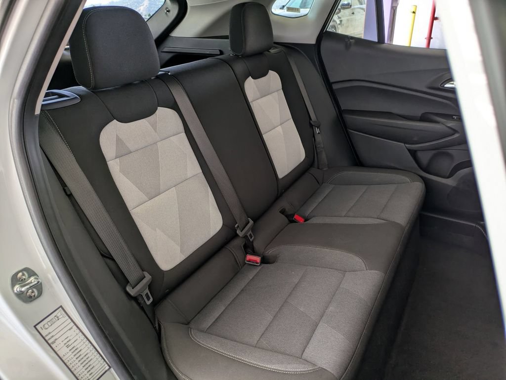 Used 2025 Chevrolet Trax LS FWD image 27