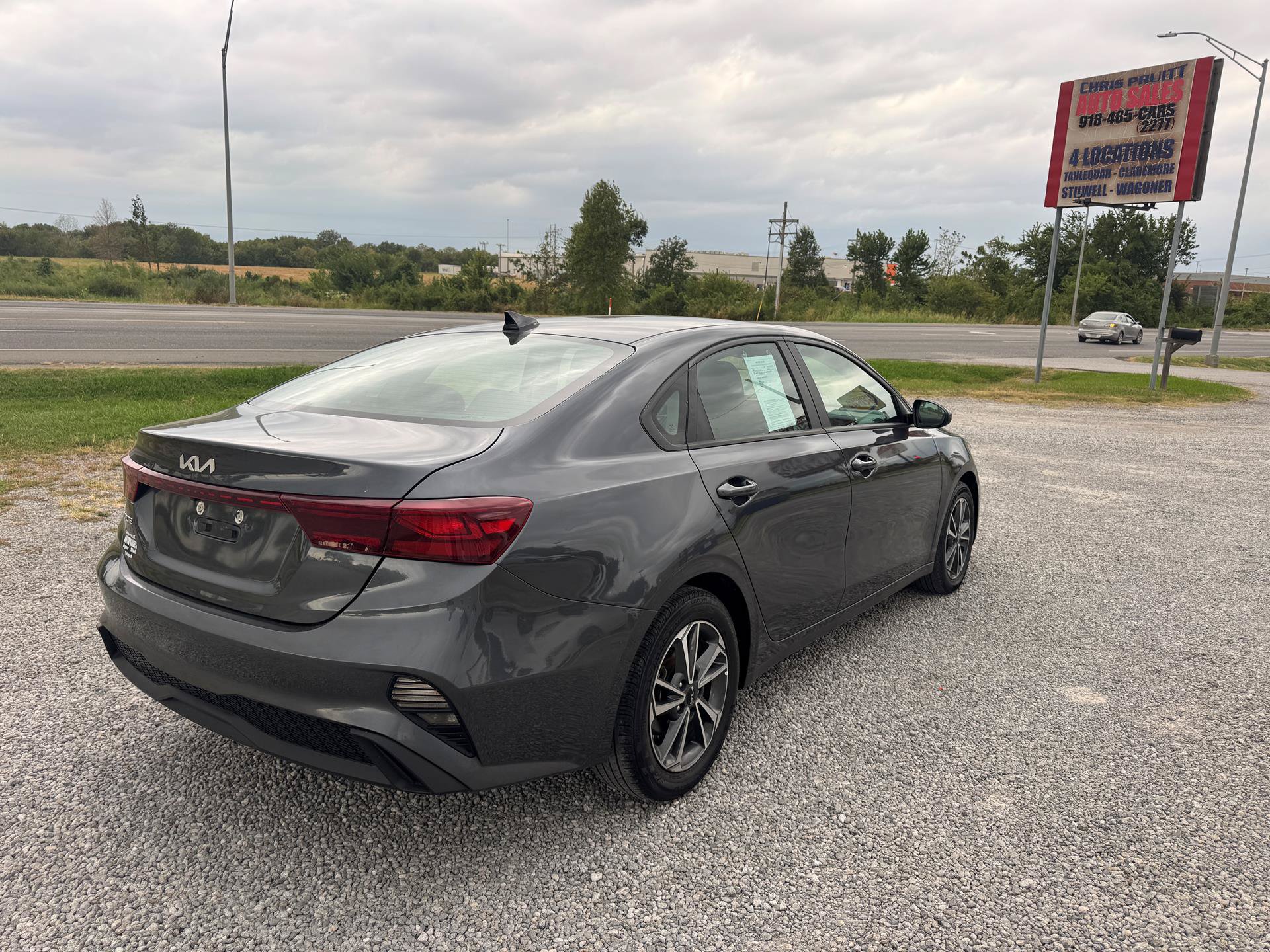 Used 2023 Kia Forte Sedan FWD image 3