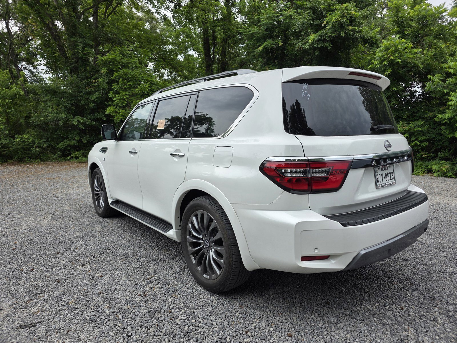 Used 2022 Nissan Armada Platinum w/ Captain's Chairs Package RWD image 6