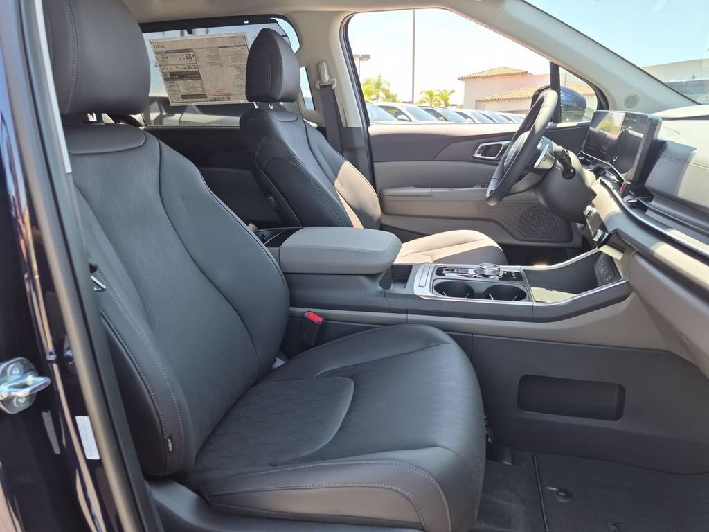 New 2026 Kia Carnival EX FWD image 28