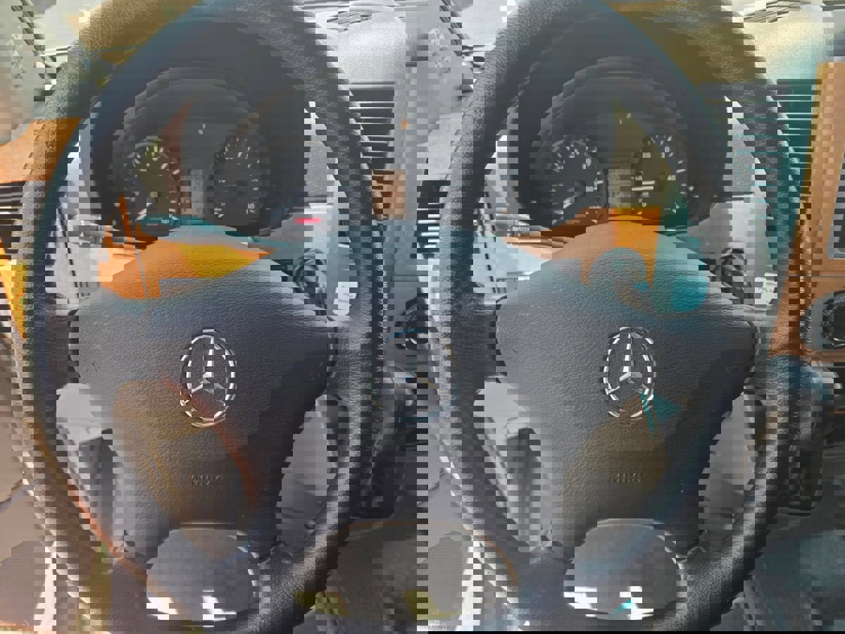 Used 2011 Mercedes-Benz Sprinter 3500 image 27