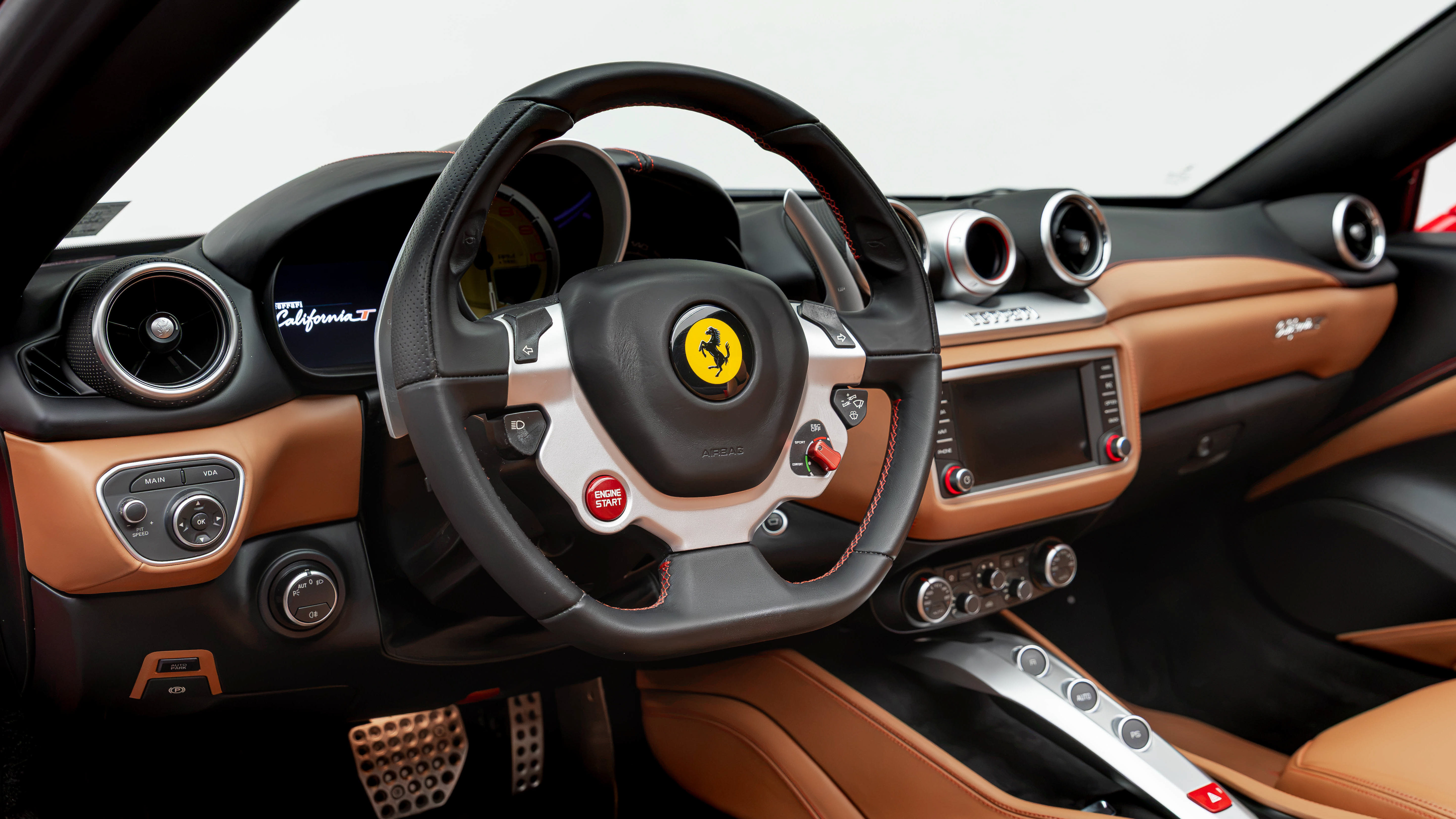 Certified 2016 Ferrari California T RWD image 4