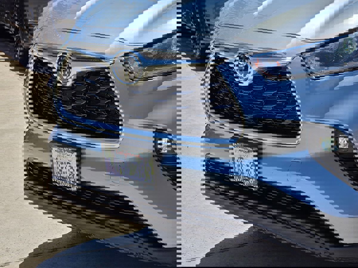 Used 2021 Toyota Highlander LE image 9