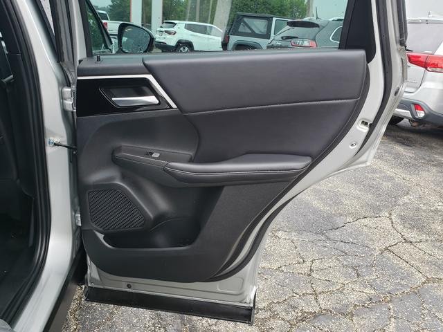 Used 2023 Mitsubishi Outlander SE AWD/4WD image 19