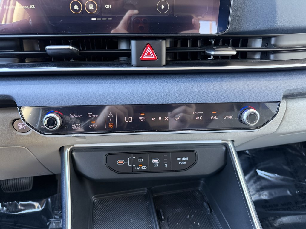 Used 2025 Kia Carnival EX image 26